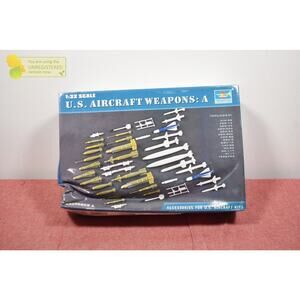 Trumpeter U.S. Aircraft Weapons A Model 1/32 (Package Wear)